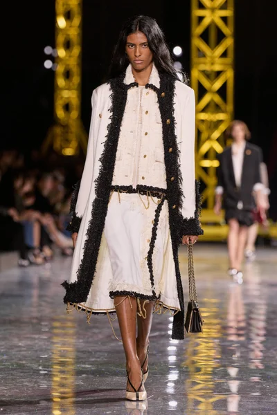 Look 29